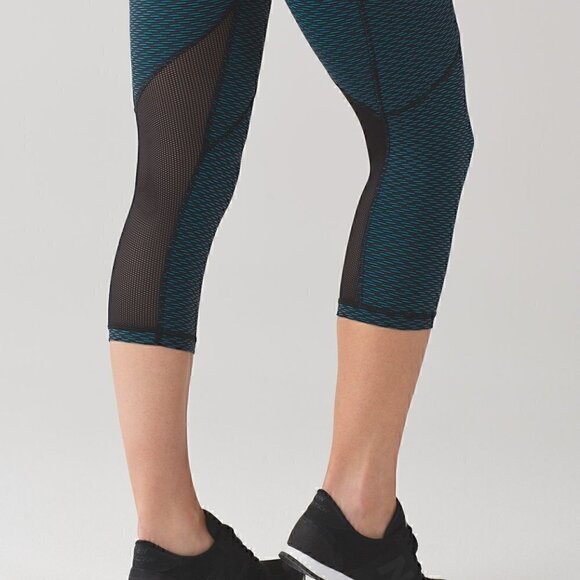 Lululemon Outrun 17" Crop - Size 6 - Picture 5 of 7